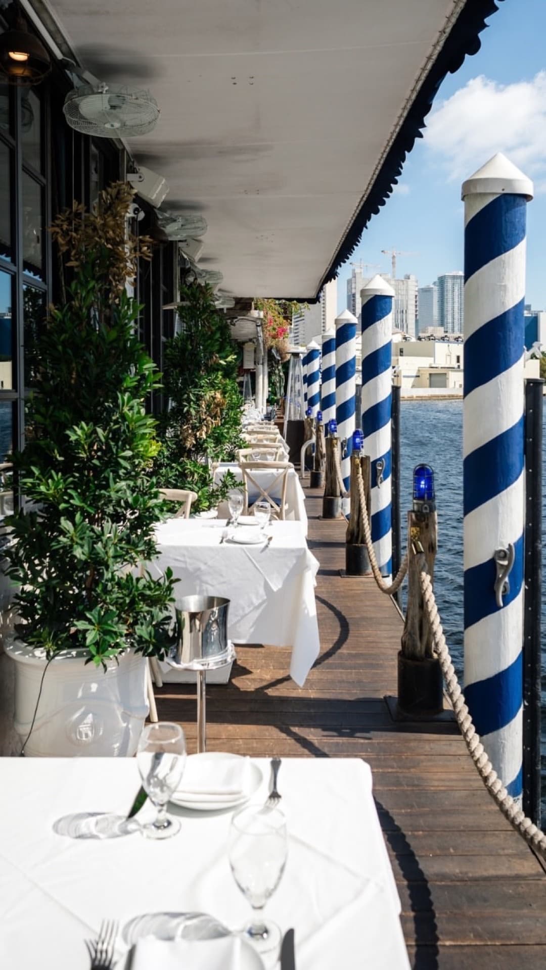 Table at Kiki on the River