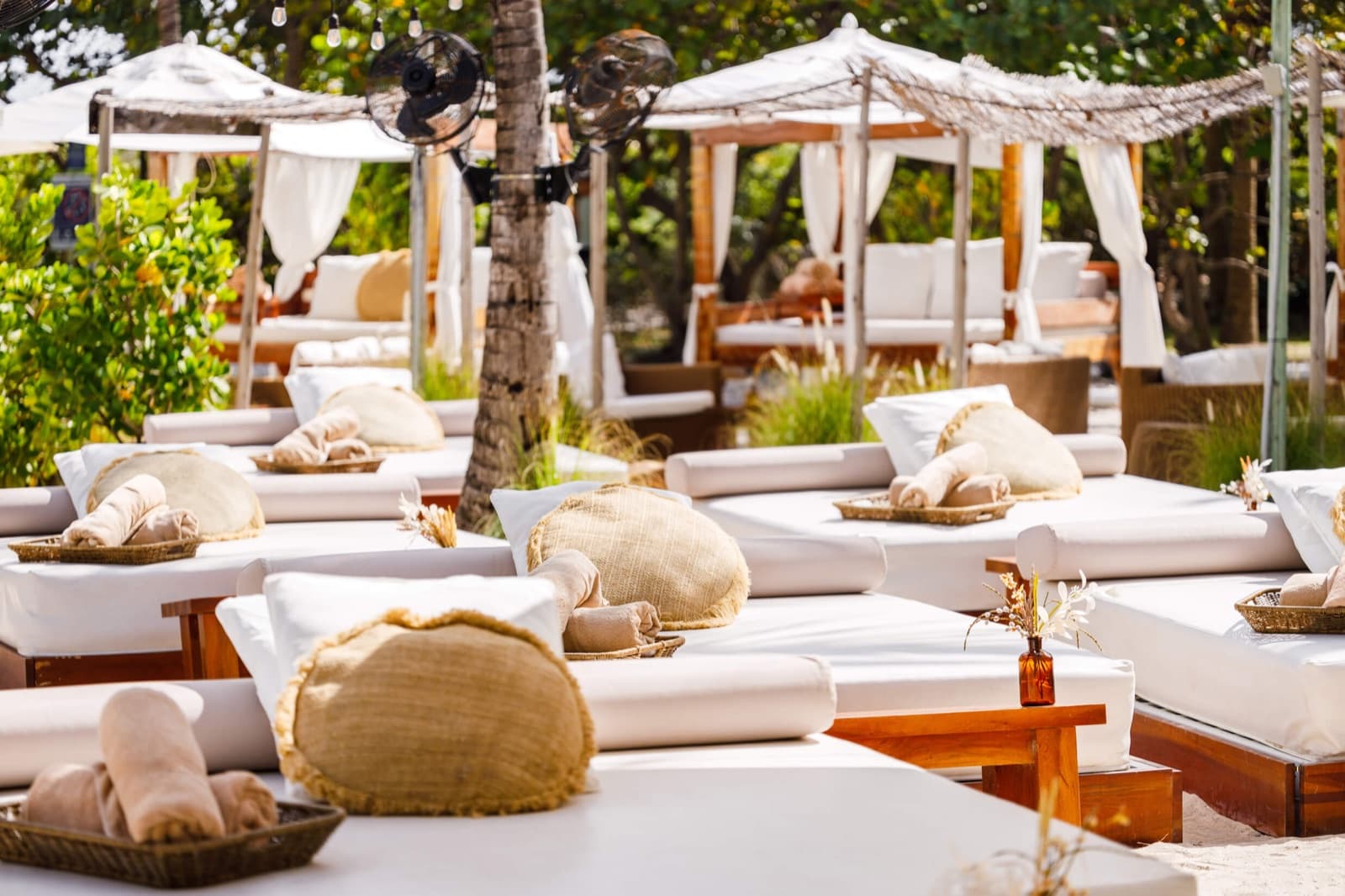 Nikki Beach Sunday — Amazing Sundays Brunch