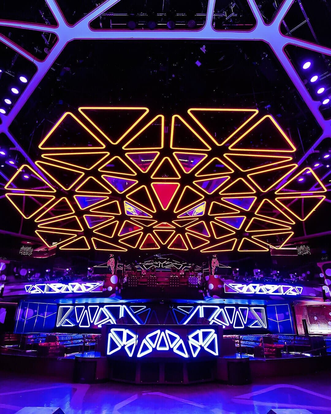 Hakkasan Nightclub Wednesday — R&Bae Wednesdays w/ DJ Franzen - Annual Red Party